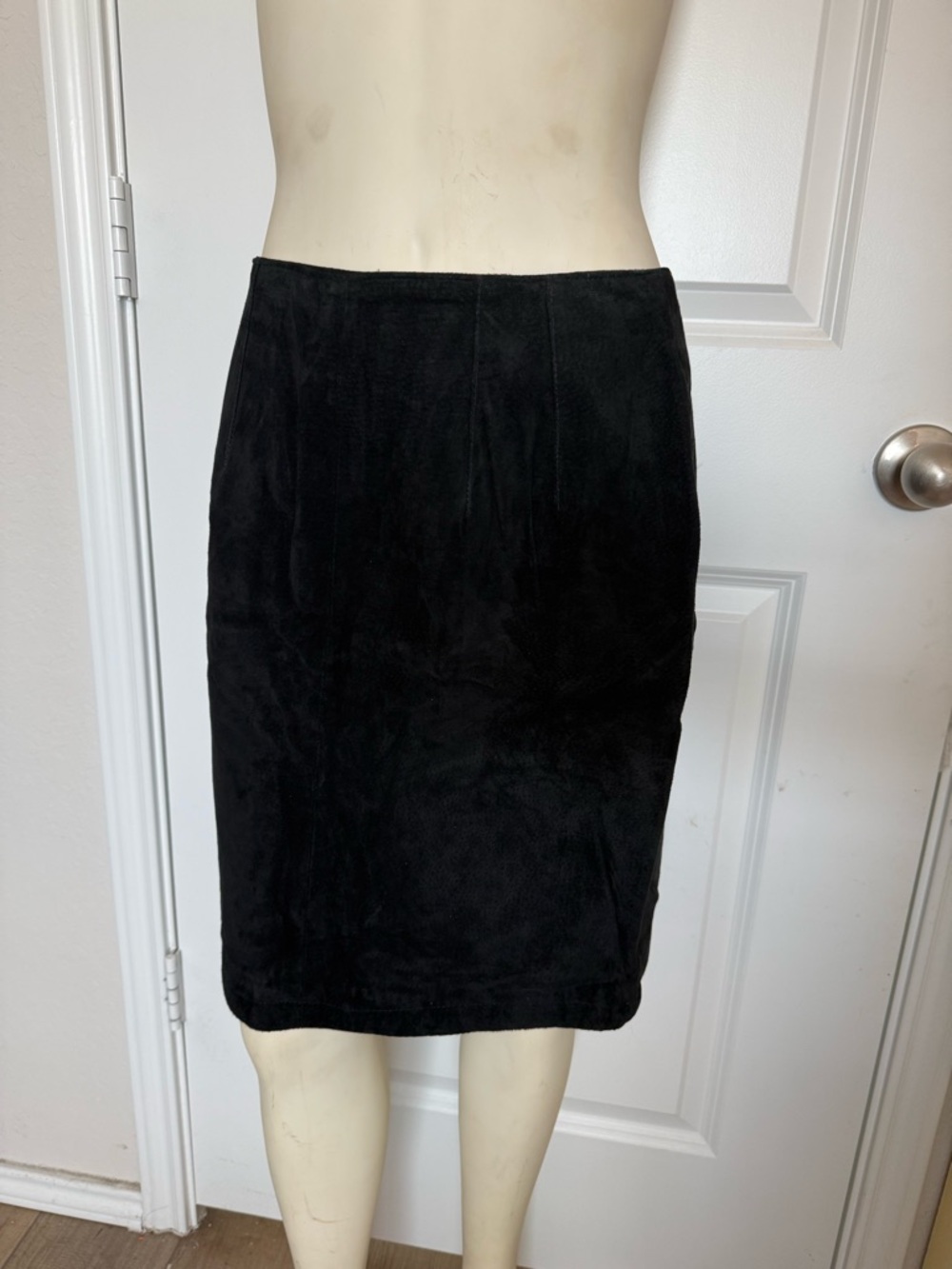 Vintage Global Identity Genuine Leather Black Suede Mini Skirt